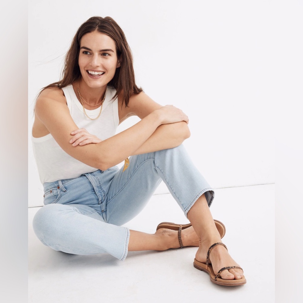 Madewell Mid-Rise Classic Straight Jeans in Wellingford Wash: Knee-Rip Edition